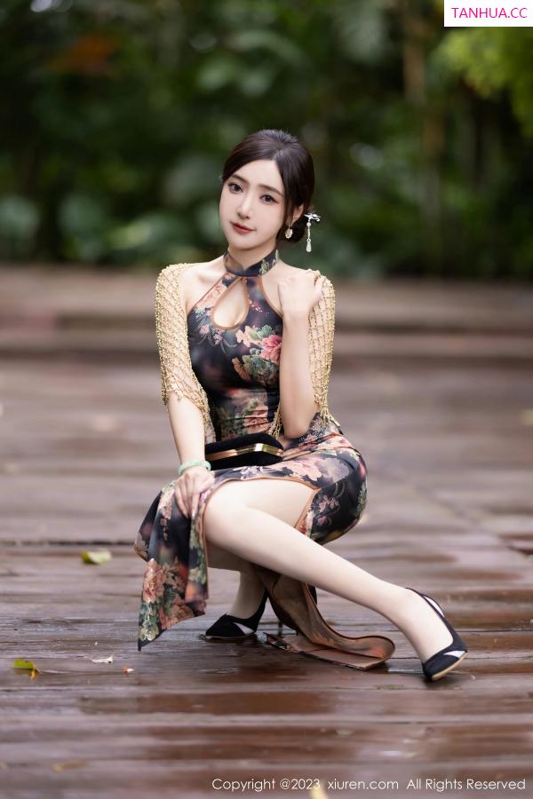 王馨瑶  [XiuRen]高清写真图 2023.10.11 No.7495 王馨瑶yanni 美腿旗袍第11张图片